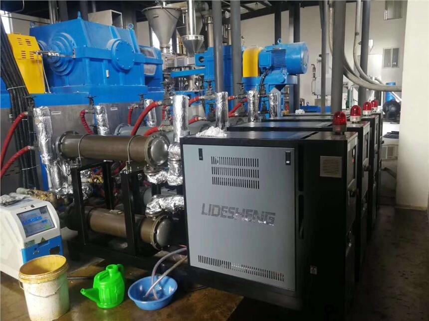 鹽城導熱油加熱器/油循環模溫機/水溫度控制機/模具溫度控制機/冷熱一體模溫機